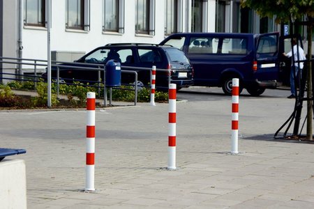 Uitneembare_antiparkeerpalen_rond_76mm_rood_wit_product_variant_