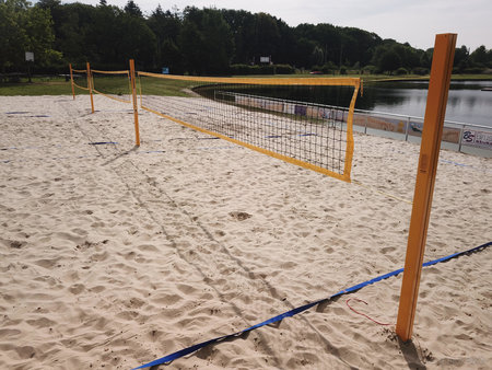 bestuurder Kloppen medeklinker volleybalpalen en netten voor camping en recreatiepark | SKWshop