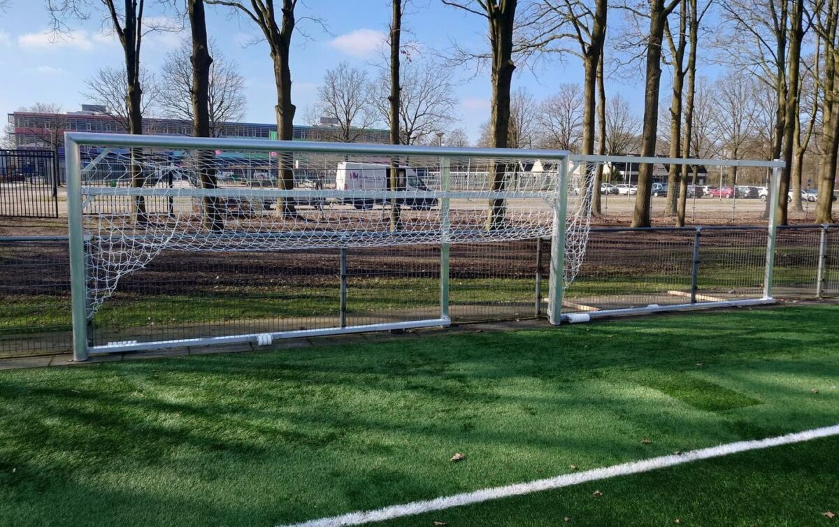 Aluminium wegdraai voetbaldoelen VV Hoogezand 2 Wegdraaibaar aluminium voetbaldoel 5x2m