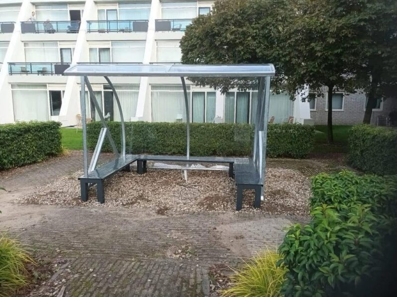 BF1000 overkapping met parkbank Danielle voor buitenruimte