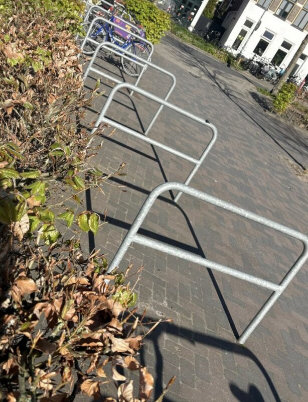 Fietsnietjes-verzinkt-met-tussenbuis-Groningen
