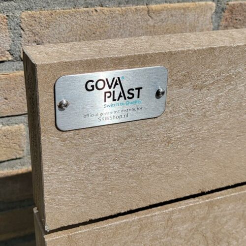 Kunststof parkbank model London 20 Govaplast kwaliteitsplaatje op een kunststof parkbank geleverd door SKWshop