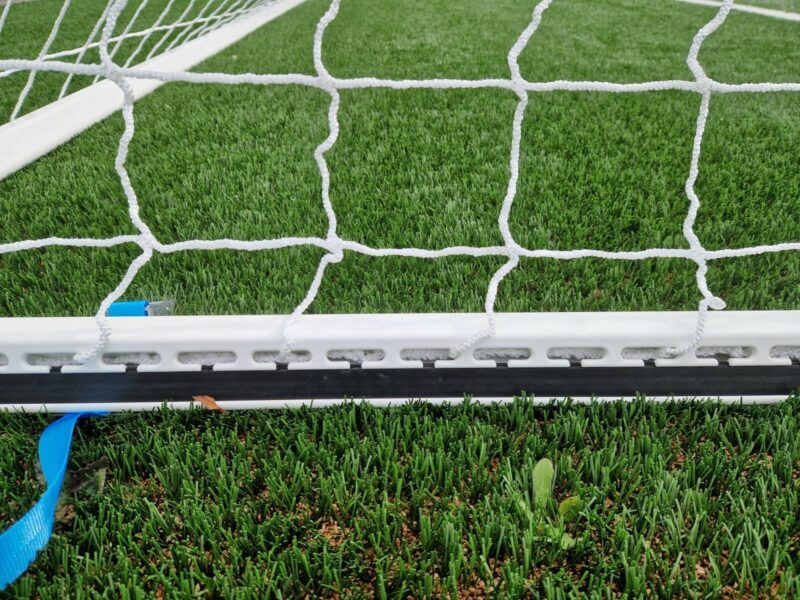 Opklapbnare netbeugel met ingfreesde nethaken voor aluminium voetbaldoelen