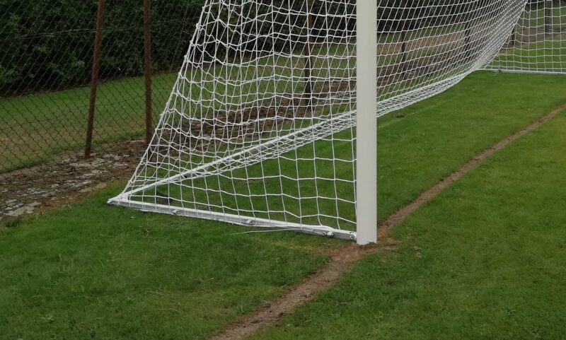 Opklapbare netbeugel voor voetbaldoelen