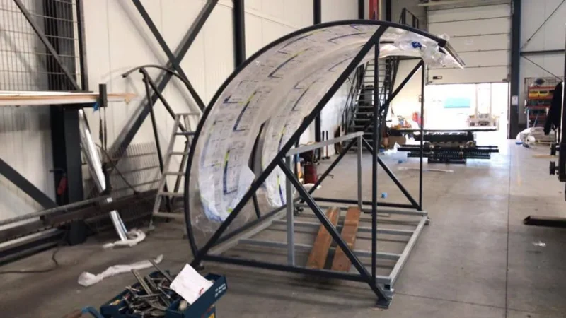 Productie van fietsoverkapping BF1000 3 meter in werkplaats