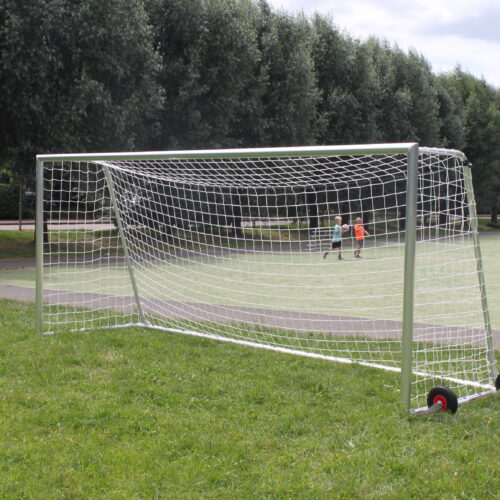 Pupillen voetbaldoel JVD150 29 Pupillen voetbaldoel JVD150 5 × 2 meter als verplaatsbaar kruiwagenmodel