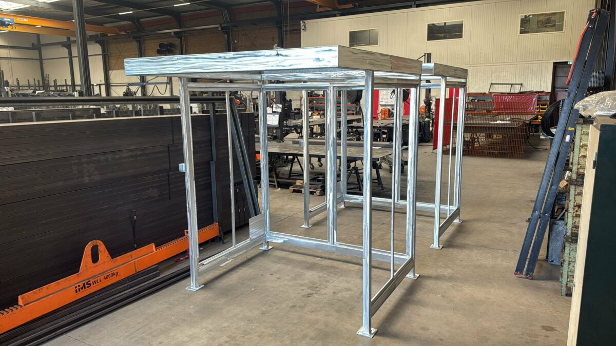 Veiligheid en design bij moderne fietsoverkappingen en rookoverkappingen 3 Productie van rookoverkappingen verzinkte frames