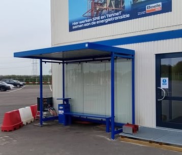 Rookabri model Palermo 68 Rookoverkapping Palermo blauw geplaatst bij Boels Tilburg met zitbank Danielle