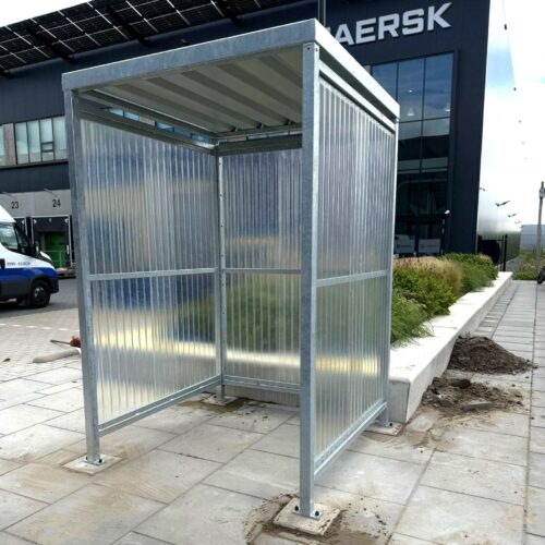 Rookhok - rookabri Perdok 44 Verzinkte rookoverkapping Perdok op betonpoeren bij bedrijfslocatie in Amsterdam.