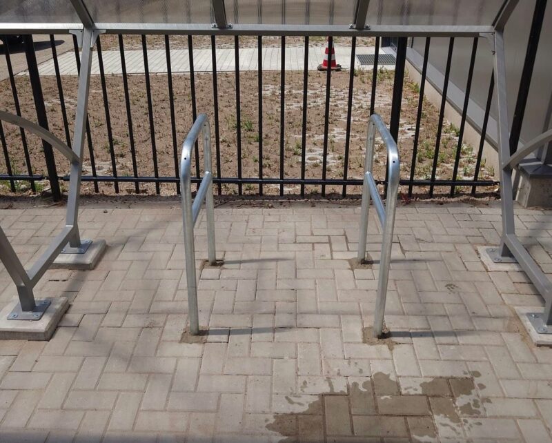 Fietsnietjes D60 met tussenbuis voor veilig fietsparkeren in Varsseveld