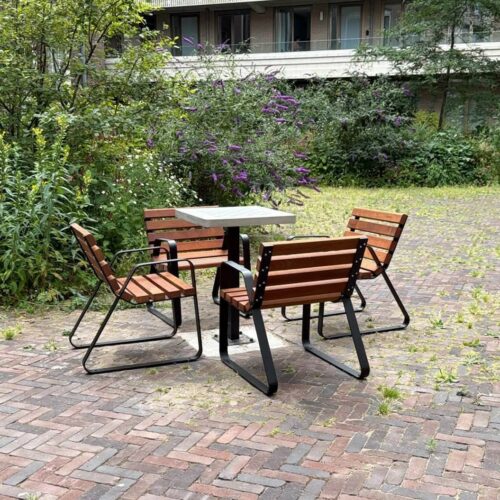 Schaaktafel voor buiten model MAT 31 buiten schaaktafel met betonnen speelblad op openbare ruimte