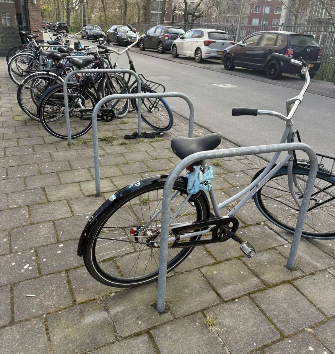 Hoeveel ruimte tussen fietsenrekken? Richtlijnen voor comfortabel fietsparkeren 1 fietsnietjes verzinkt