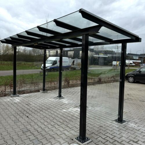 Fietsoverkapping Model City 52 Fietsoverkapping met dak van gelamineerd veiligheidsglas en zwart gecoat frame RAL 9005