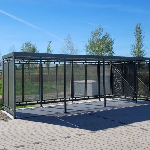 Fietsoverkapping Hagen – Luxe Design & Maatwerk 76 Moderne Fietsoverkapping model Hagen van 8 meter met geïntegreerde containeropstelling geplaatst bij Stainkoeln BV in Groningen