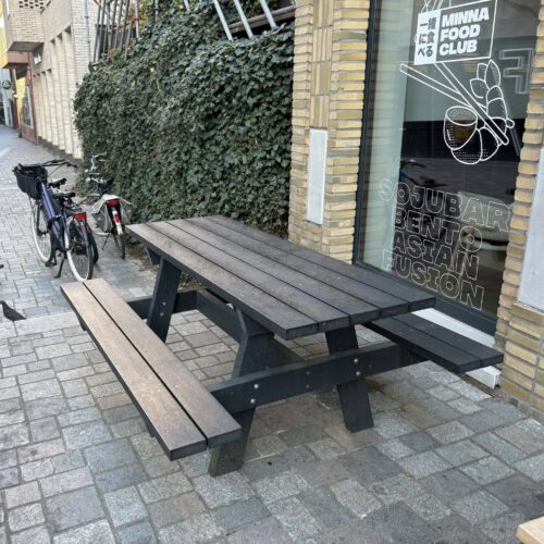 Kunststof picknickset Oslo 47 Kunststof picknicktafel Oslo Govaplast geplaatst in centrum Groningen