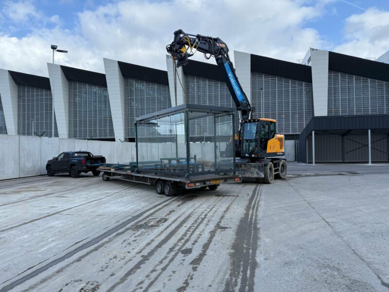 Rookabri 4x2m op airport Brussel
