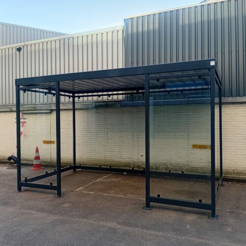 Rookoverkapping Myla 270 Moderne rookoverkapping 4 x 2m staal en glas geleverd en gemonteerd door SKWshop in Den Haag
