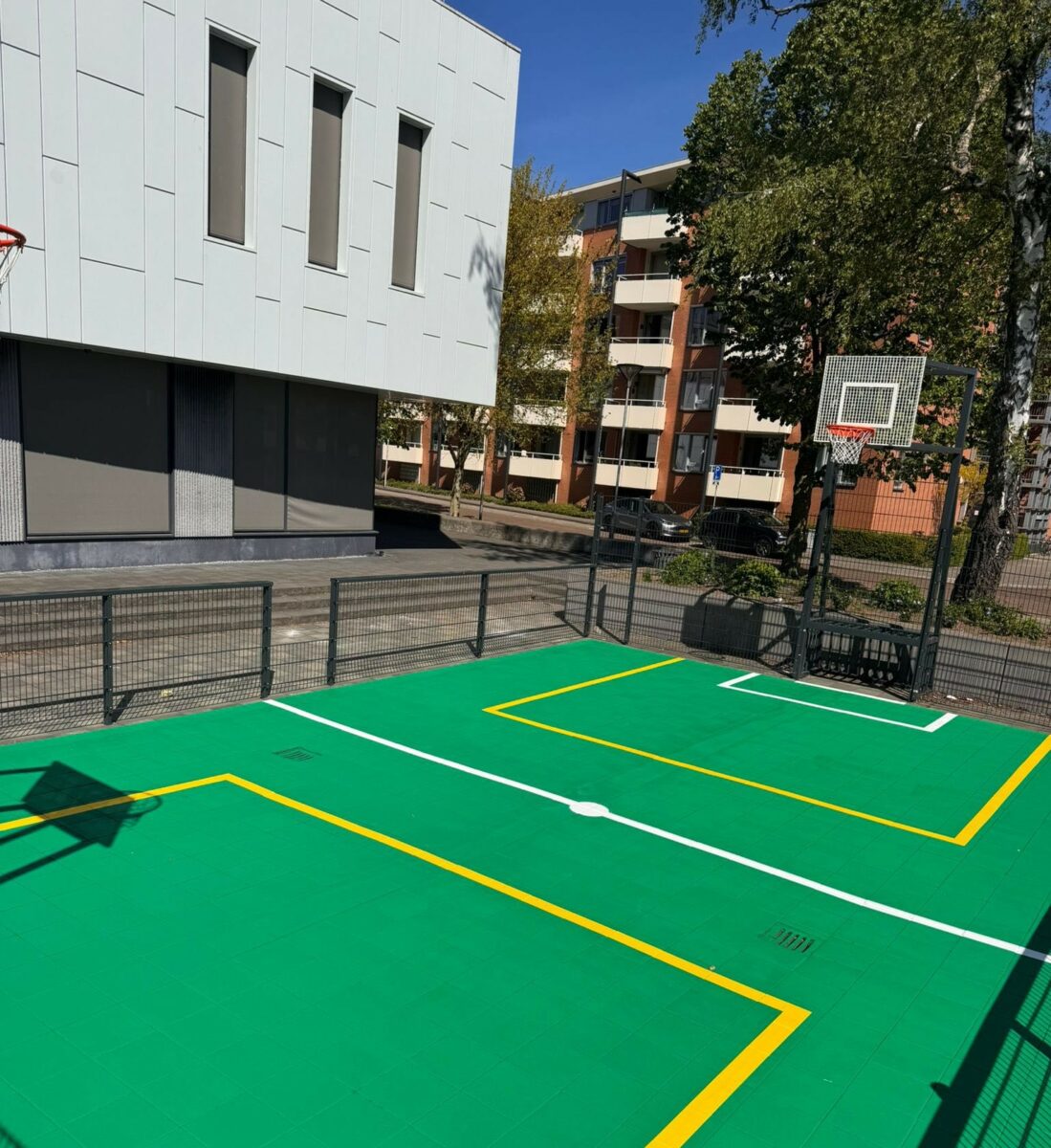 Pannakooi met basketbal geplaatst bij Parmant Scholen in Eindhoven 1 Pannakooi in Eindhoven