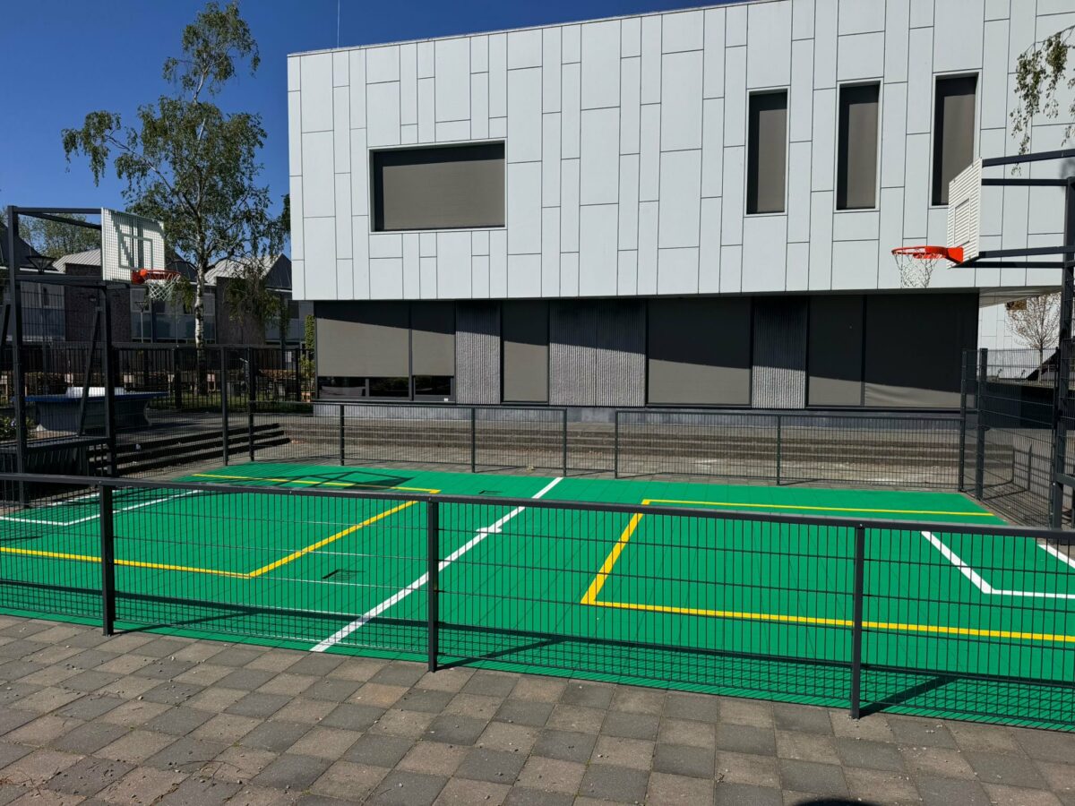Pannakooi met basketbal geplaatst bij Parmant Scholen in Eindhoven 2 Pannakooi met basketbalvoorziening kopen voor schoolplein