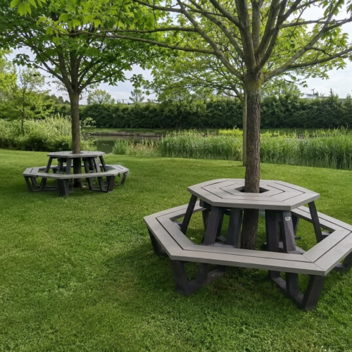Kunststof Picknickset Roma 13 kunststof picknickset Roma ingezet als boombank