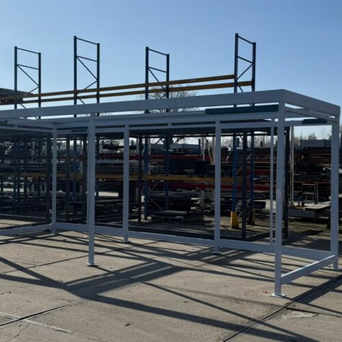 Fietsoverkapping Manheim - Modern en Maatwerk 85 Verzinkt frame fietsoverkapping op fabreksterrein