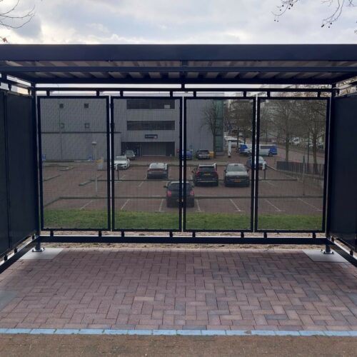 Rookoverkapping model Hagen 22 Moderne rokersoverkapping met stalen wanden