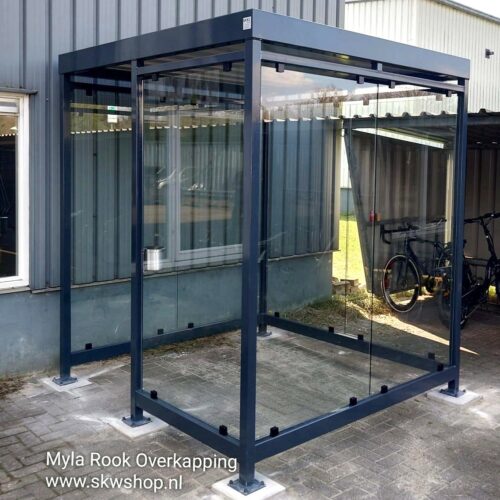 Rookoverkapping Myla Standaard 75 Rookoverkapping Myla 2x2m geplaatst in Nieuw Bergen met ESG glas op poeren