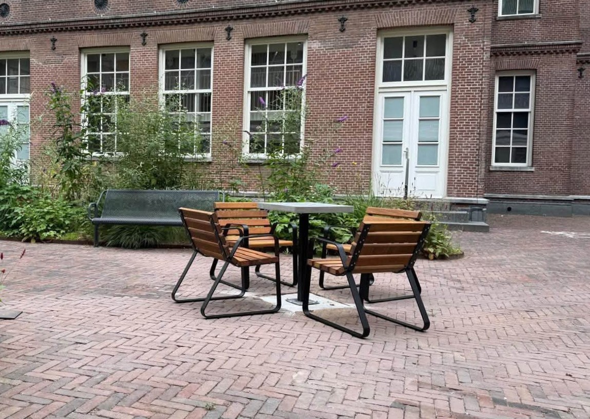 Schaaktafel voor buiten model MAT 10 Buitenschaaktafel geplaatst in Amsterdam
