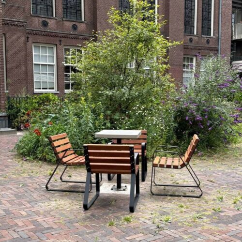 Schaaktafel voor buiten model MAT 32 Betonnen schaaktafel met 4 stoelen in Amsterdam openbare ruimte