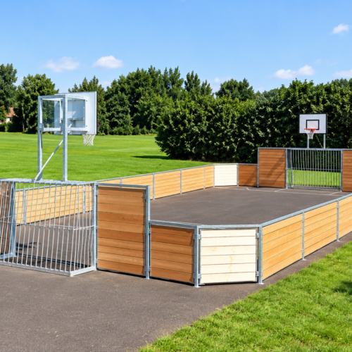 Voetbalkooi -pannacourt 7 Voetbalkooi met houten boarding, geïntegreerde voetbaldoelen en basketbalpalen voor multisport