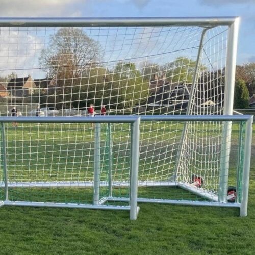 Mini pupillendoeltjes JVD195 – volledig gelast aluminium 52 De 1.8 x 1.2m uitvoering van deze aluminium voetbaldoelen. Ideaal op de training. Voetbaldoelen van aluminium D80mm geprofileerd met inwendige hoekverstevigingen.