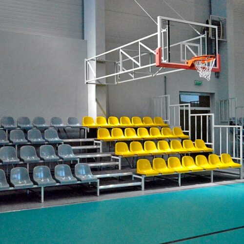 Tribunes voor sporthallen model Montreal 13 Indoor tribune Montreal uitgevoerd met 4 zitrijen en 2 kleuren zitjes