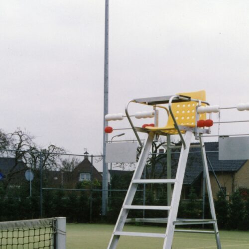Tennis scorebord voor scheidrechterstoel