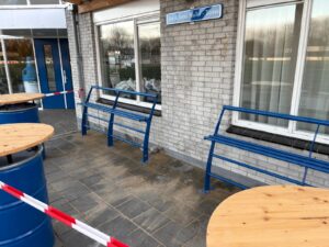 De skate-hang-parkbanken gecoat in RAL5010