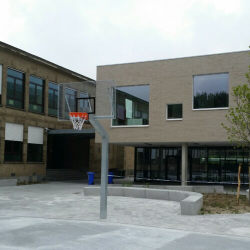 Basketbalpaal Heavy compleet 28 De duurzame basketbalpaal met antivandaal wedstrijdformaat basketbalbord.