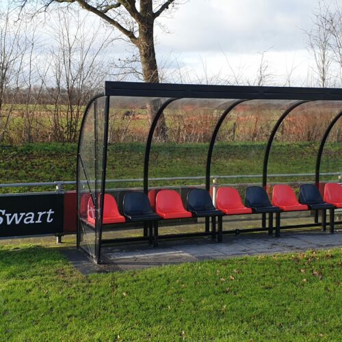 Dug out model 195 21 uitvoering 5m dugout gecoat ral9005 rood zwarte zitkuipjes