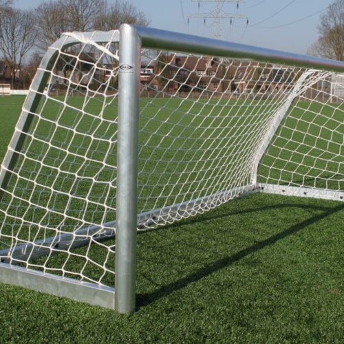 Stapelbare Voetbaldoeltjes 3x1m 9 Voetbaldoelen die door en door gelast zijn. Door de slimme nethaak-positie goed stapelbaar.