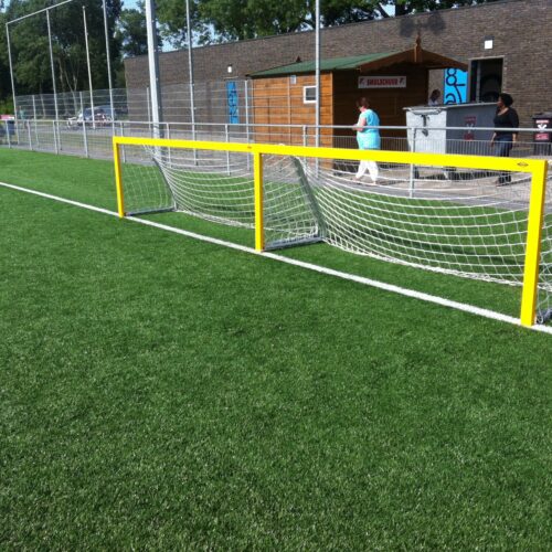 Voetbaldoeltjes JVD240 (inklapbaar) 23 Voetbaldoel JVD240. Duurzaam, hoogwaardig afgewerkt en voordelig. Ideale voetbaldoeltjes voor het nieuwe KNVB 2 tegen 2 en 4 tegen 4 spel.
