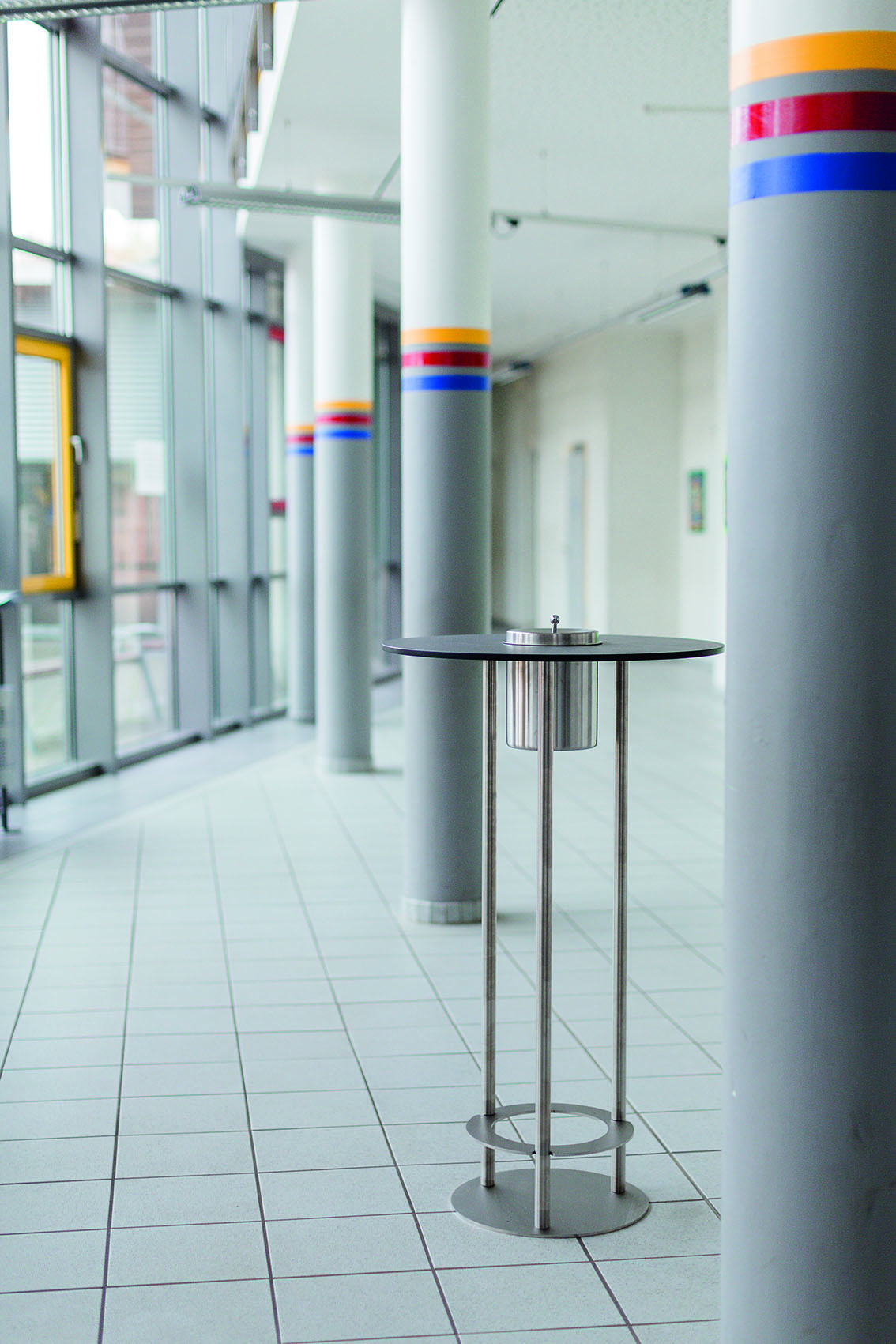 Statafel met model asbak Graphit 6 Prachtig design, ideaal in rookruimtes. Rook sta-tafel model Graphit