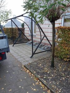 Fietsoverkapping 3 meter met fietsenrekken hoog-laag model1000