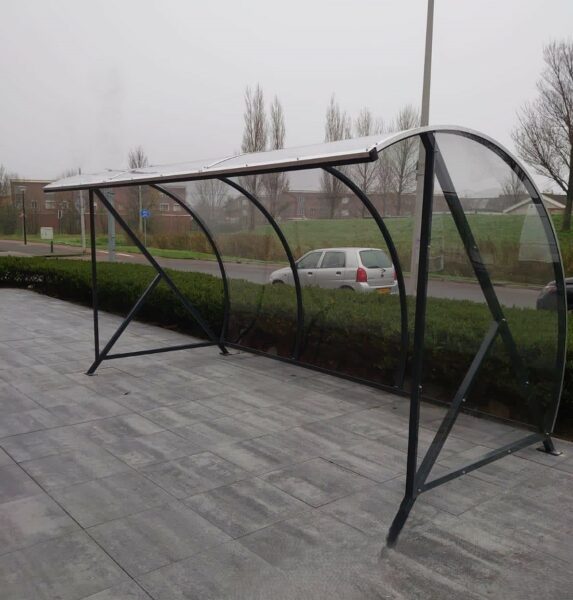 Fietsverkapping met transparante wanden