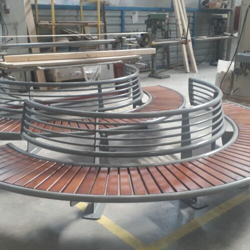 Boombanken model Yuvar 41 Boombank Yuvar gereed voort transport, deze gaat naar Den Bosch. Boombank model Yvar, duurzaam en bijzonder fraai om te zien.