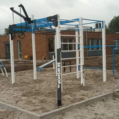 Calisthenics toestel Petum 71 Deez staat in Lelystad. Onze model Nippur. eE kunnen bijna alles maken wat u wenst qua afmetingen en losse elementen.