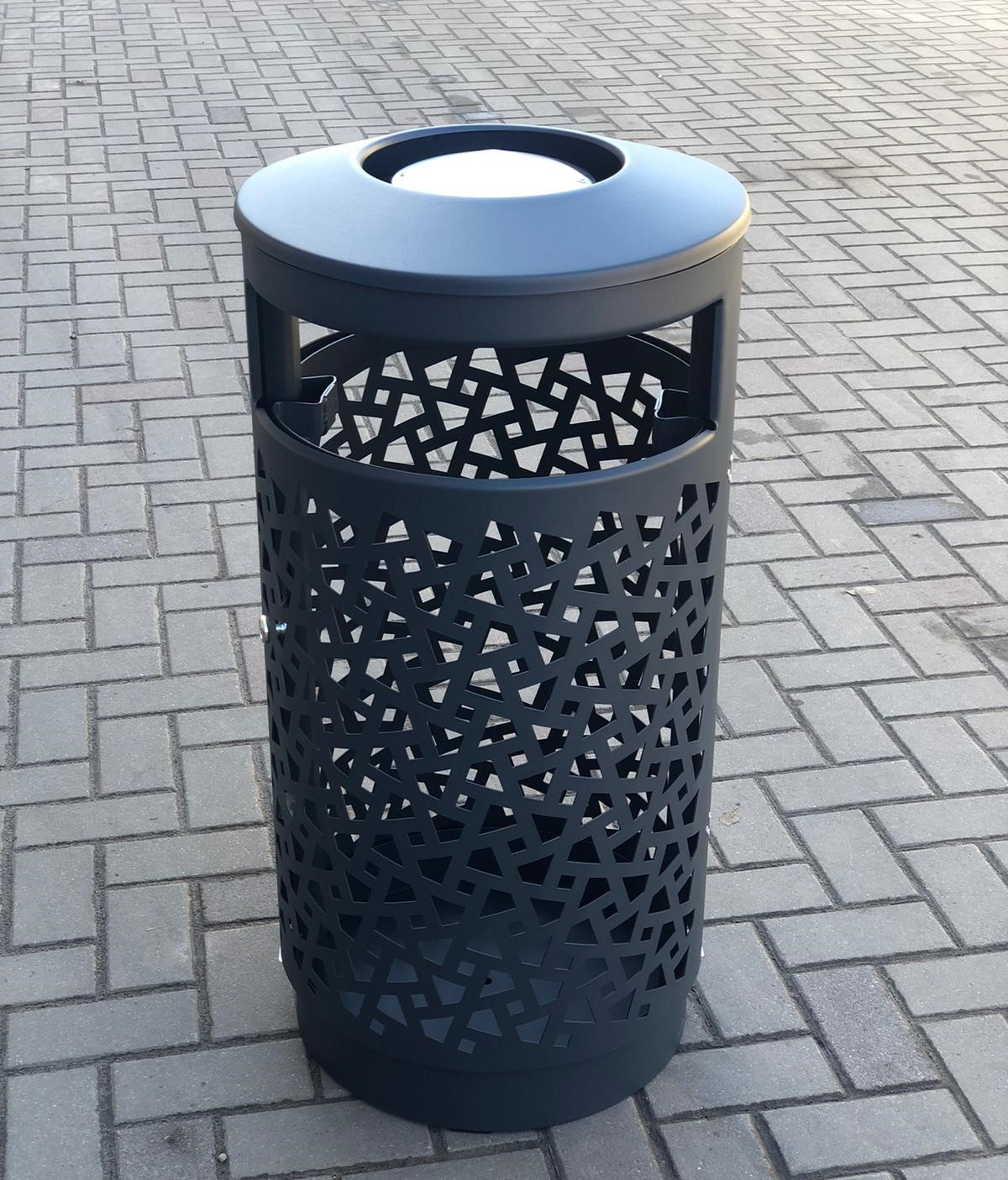 Buiten afvalbak AT-701 1 De geperforeerde uitvoering van deze bijzonder fraaie buitenafvalbak. In diverse ral kleuren leverbaar. Deze is uitgevoerd incl. de asbak.