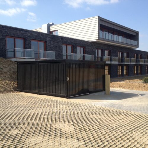 Afsluitbare fietsenstalling Center 29 De fietsenberging Center met draaideuren of schuifdeuren biedt niet alleen gebruiksgemak, maar ook extra veiligheid door afsluitbaarheid en stevige wandconstructie.