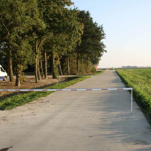 Automatische slagboom 6 De slagbomen uit ons assortiment combineren duurzame materialen met geavanceerde technologie en zijn geschikt voor diverse toepassingen, zoals parkeerterreinen, bedrijfsterreinen en andere gecontroleerde toegangsgebieden.