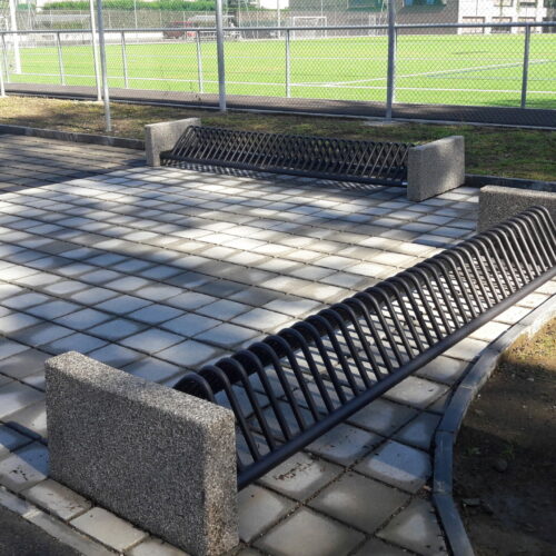 Fietsenrek Alfa 24 Twee van onze fietsenrekken model Alfa, beide zwart gecoat en beide bieden plek voor 9 fietsen.