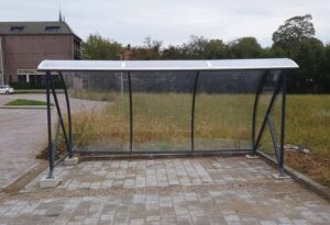 Rijwieloverkapping voor 10 tot 12 fietsen.