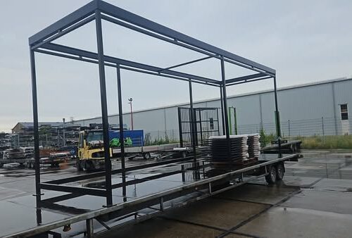Fietsoverkapping Hagen – Luxe Design & Maatwerk 92 Zo komen de overkappingen terug van de verzinkerij. Volbad verzinkt en gepoedercoat voordat deze terug naar de werkplaats gaan om afgewerkt te worden. Beter is er niet