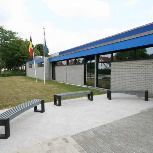 Kunststof parkbank Canvas 30° 30 Govaplast straatmeubilair, Parkbanken van massief regeneraat zijn door hun elegantie, ook ideale banken voor de openbare en semi-openbare overdekte ruimtes